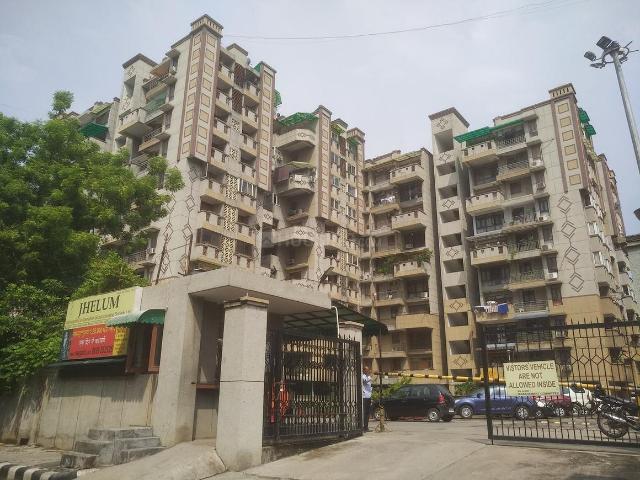 3 BHK Apartment in Sector 18 Dwarka for resale New Delhi. The reference number is 20382074