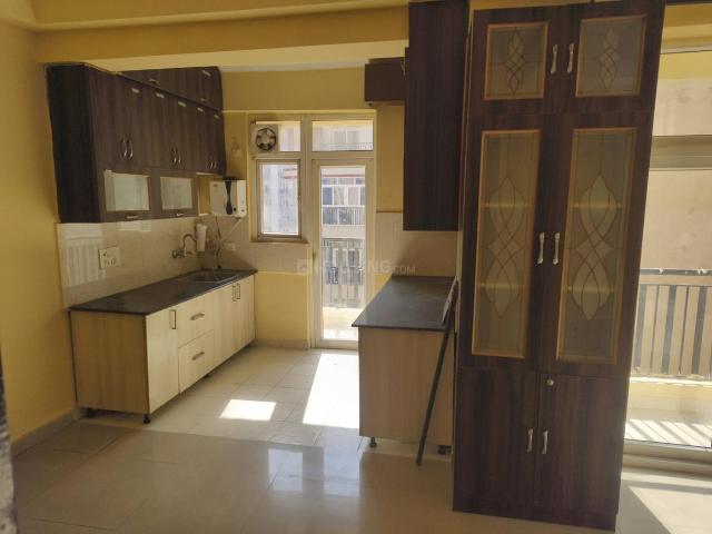 3.5 BHK Apartment in Sector 76 for rent Noida. The reference number is 20316009