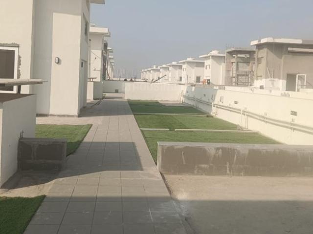 3.5 BHK Apartment in Sector 89 for rent Gurgaon. The reference number is 19826126