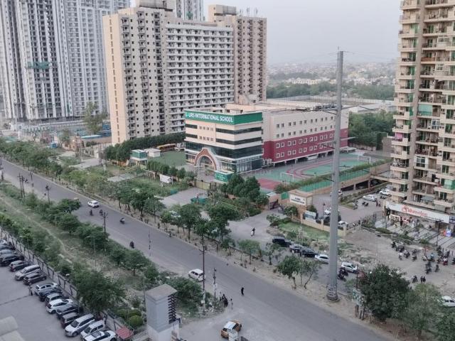 3.5 BHK Apartment in Siddharth Vihar for resale Ghaziabad. The reference number is 20257109
