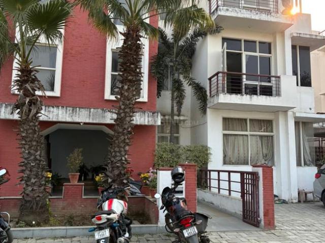 3.5 BHK Apartment in Sushant Golf City for rent Lucknow. The reference number is 19672367