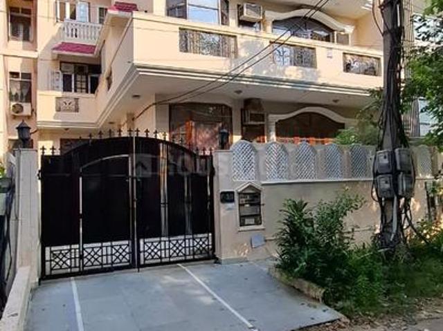 3.5 BHK Independent Builder Floor in DLF Phase 1 for resale Gurgaon. The reference number is 18305430