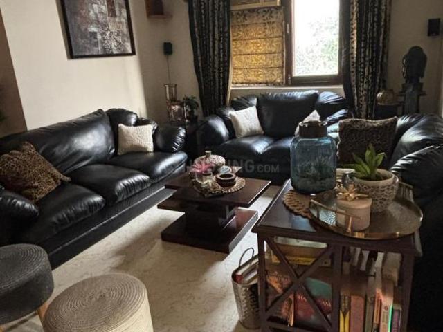 3.5 BHK Independent Builder Floor in South Extension I for resale New Delhi. The reference number is 20069563