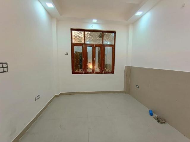 3.5 BHK Independent Builder Floor in Vasundhara for resale Ghaziabad. The reference number is 16292199