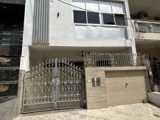 3.5 BHK Independent House in Sector 45 for rent Faridabad. The reference number is 21006382