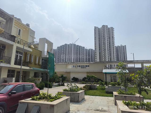 3.5 BHK Villa in Noida Extension for rent Greater Noida. The reference number is 17517918