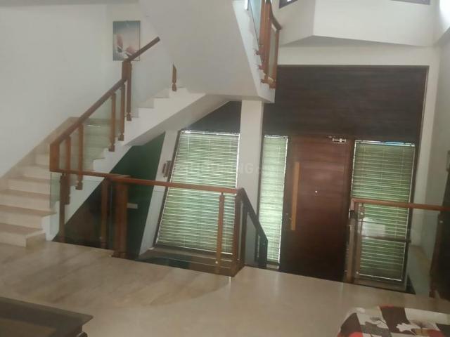 3.5 BHK Villa in DLF Phase 5 for rent Gurgaon. The reference number is 20652321
