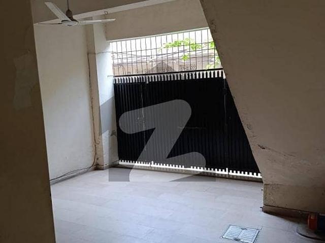3.5 Marla Triple Storey Beautiful House For Sale
