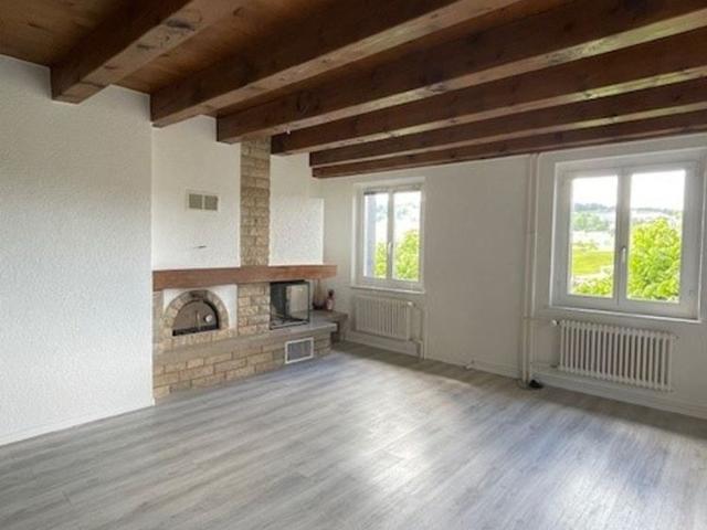 3.5 room triplex apartment with terrace close to all amenities