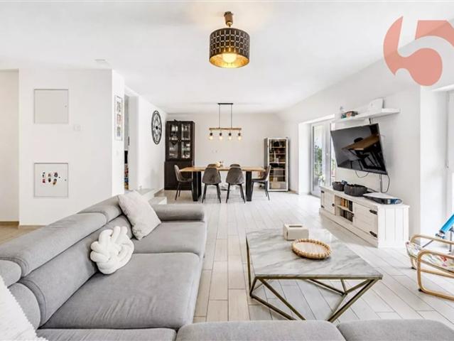 Prächtige 3,5 Zimmer Wohnung von 102,8 m² in einer Eigentumswohnung mit nur 3 Wohnungen