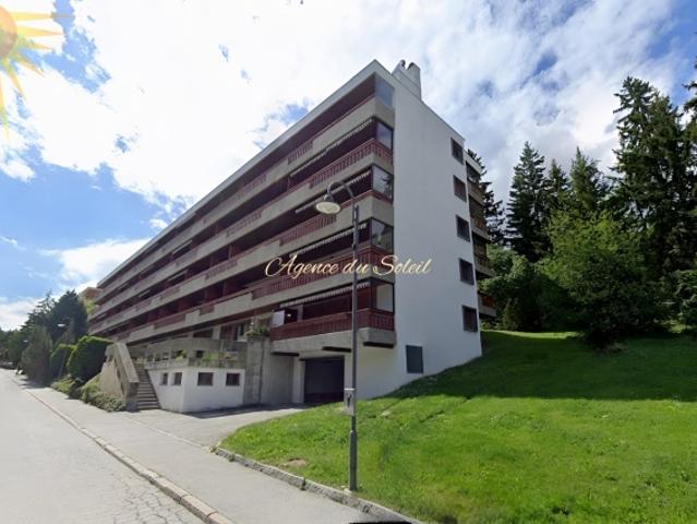 Ideal für eine Investition – eine ordentliche Wohnung mit 3,5 Zimmern südlich in einer ruhigen Gegend in Crans