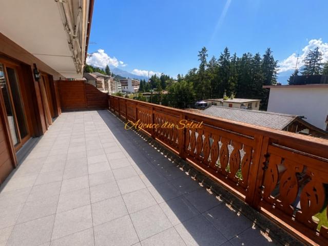 Elegante Luxuswohnung mit 3,5 Zimmern und großer Terrasse nach Osten ausgerichtet