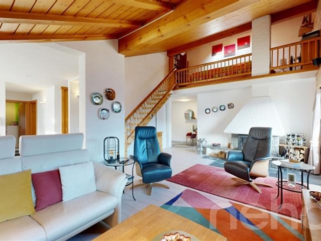 Wunderschöne Wohnung im obersten Stockwerk mit Empore verkauft