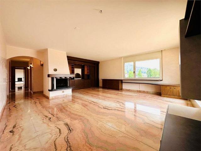 3.5 room penthouse of 145 m² with large terraces and open views