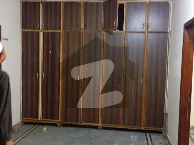 3.5 Upper Portion For Rent 2bad Attached Bathroom TV Launch Kitchen Marble Flooring Woodwork Good Location Man Approach