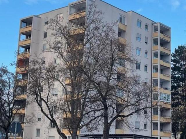 3,5 Zi. Wohnung mit Fernblick, 2 Balkonen, Stellplatz & Aufzug