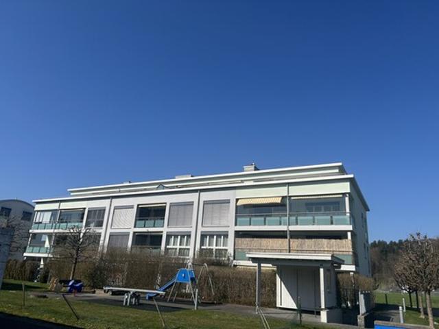 3.5 Zimmer Attikawohnung mit 93 m² Terrasse & Weitsicht