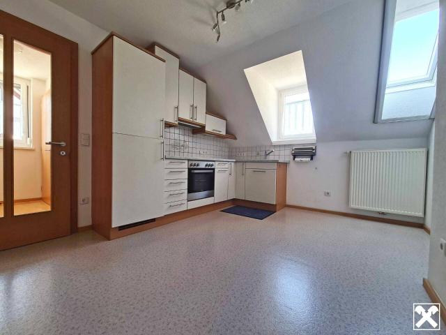 Preis Hit! Dachgeschosswohnung mit Gartenhaus