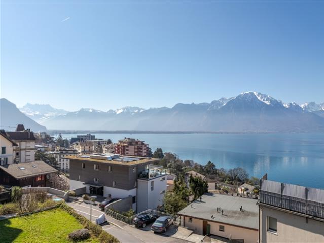 3,5 Zimmer Wohnung mit Blick auf den See hin