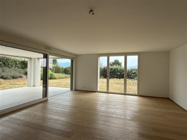 3,5 Zimmer Wohnung mit Terrasse und privatem Garten in St Sulpice