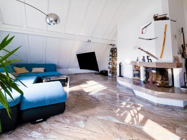 3.5 Zimmer, 147 m², 1. Stock