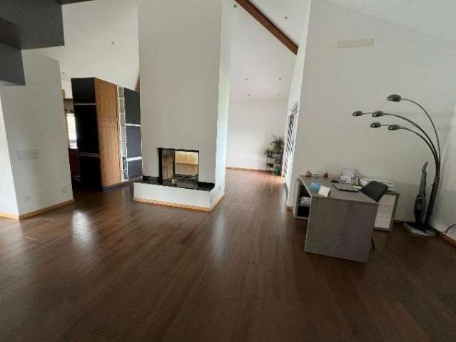 3.5 Zimmer, 176 m², 1. Stock