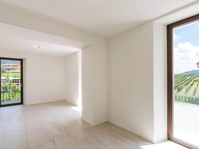 3.5 Zimmer, 129 m², 1. Stock