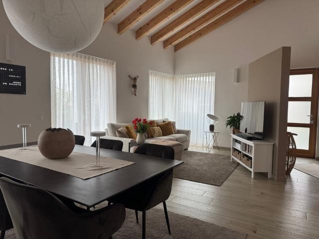 3.5 Zimmer, 99 m², EG