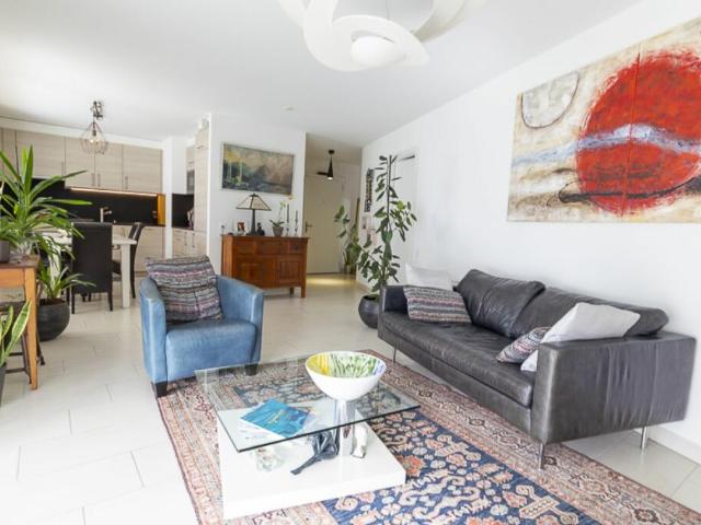 3,5p traversant, 2 salles de bains, 2 balcons.