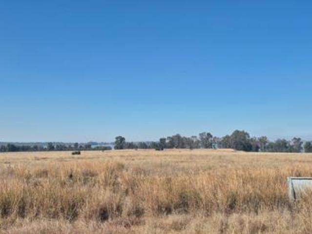 3.6 ha Land available in Vaal Marina