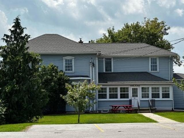 3 758 Niagara Stone Road