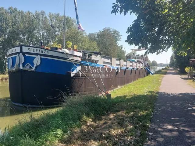 3%COM Très belle péniche avec capitainerie aménagée à Walten