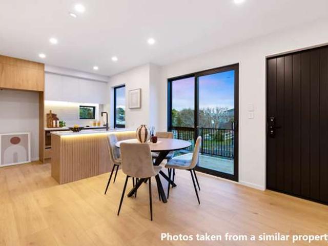 3B Towra Place, Botany Downs, Manukau City