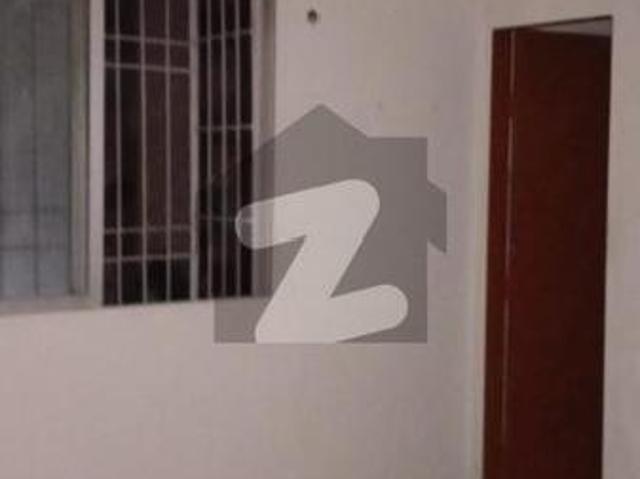 3bdd 1450 sqft 3 floor very good condition. Gulistan e Jauhar Block 18