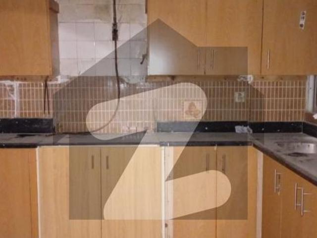 3bdd 1450 sqft 3 floor very good condition. Gulistan e Jauhar Block 18