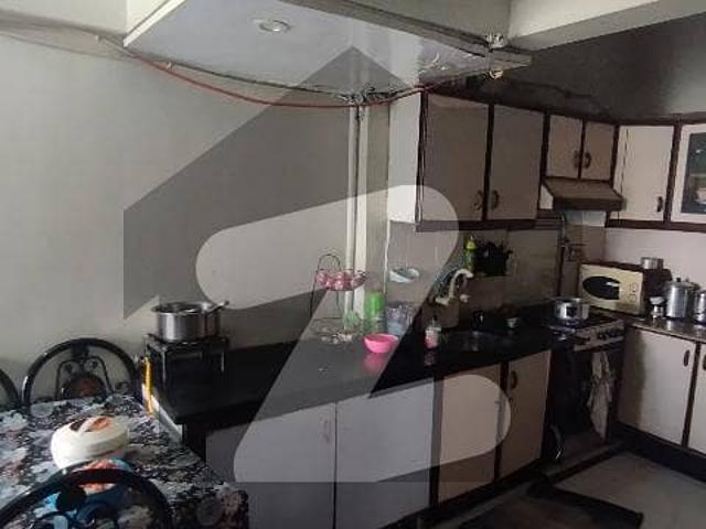 3 bed d/ flat 2nd floor road side west open