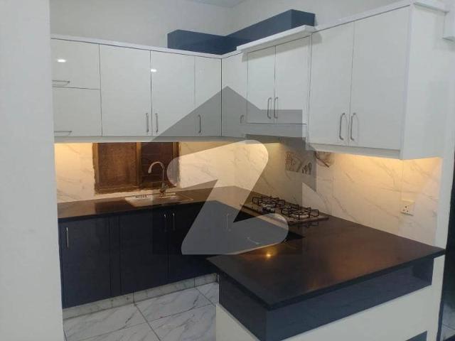 3bed dd flat 4th floor, no lift available for sale in kings cottages block 7 gulistan e jauhar karachi