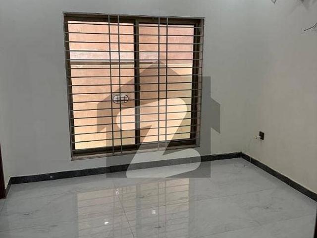 3Bed DDL 125 Sq Yard Villa FOR SALE At Precicnt 11B All Amenities Nearby Heighted Location Investor Rates