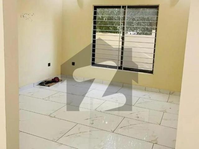 3Bed DDL 125 sq yd Villa FOR SALE at Precicnt 10B All Amenities Nearby Heighted Location Investor Rates Bahria Town Precinct 10 B