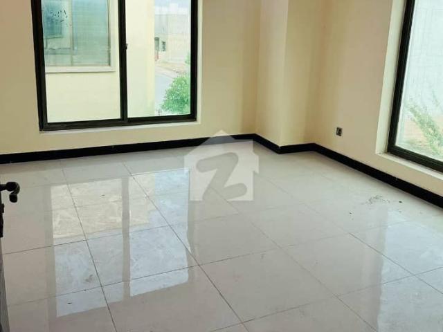 3Bed DDL 125 sq yd Villa FOR SALE at Precicnt 10B All Amenities Nearby Heighted Location Investor Rates