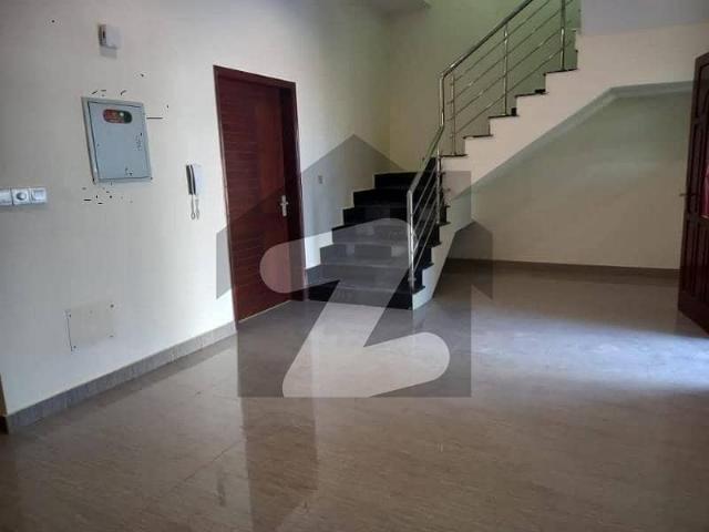 3Bed DDL 125 sq yd Villa FOR SALE at Precicnt 10B All Amenities Nearby Heighted Location Investor Rates