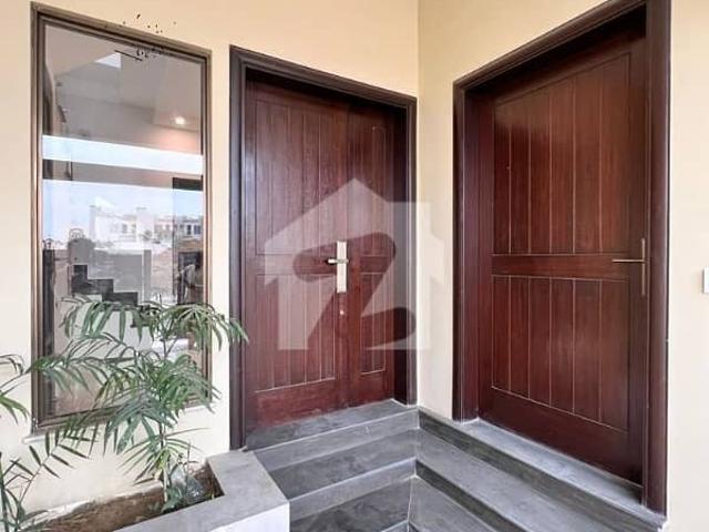 3Bed DDL 125sq Yd Villa FOR SALE. All Amenities Nearby Including MOSQUE, General Store &Amp  Parks