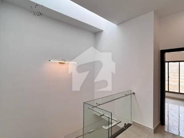 3Bed DDL 125sq yd Villa FOR SALE at ALI BLOCK All amenities nearby including MOSQUE, General Store & Parks