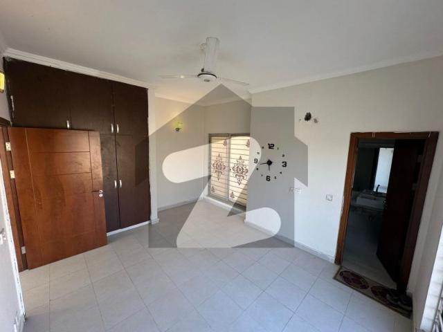 3Bed DDL 152sq Yd Villa FOR SALE At Precicnt 11B All Amenities Nearby Heighted Location Investor Rates Bahria Town Precinct 11 B
