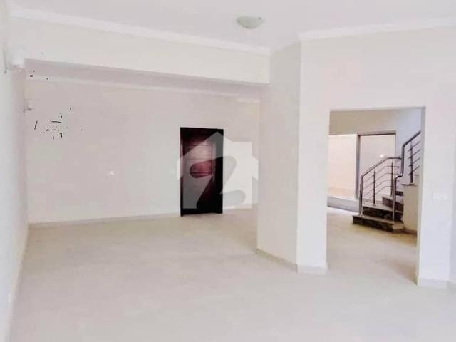 3Bed DDL 200sq yd Villa FOR SALE. Top Heighted Location near. Murree Point BTK Hill View