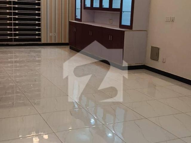 3Bed Ground portion flat for rent