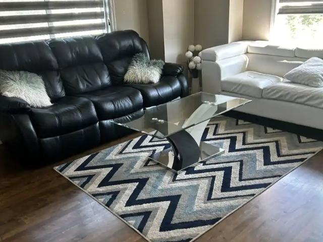 3bedroom townhouse with double attached garage in Charlesworth