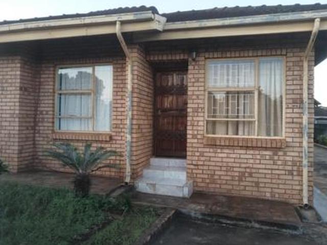 3bedrooms house on for rental at tho.