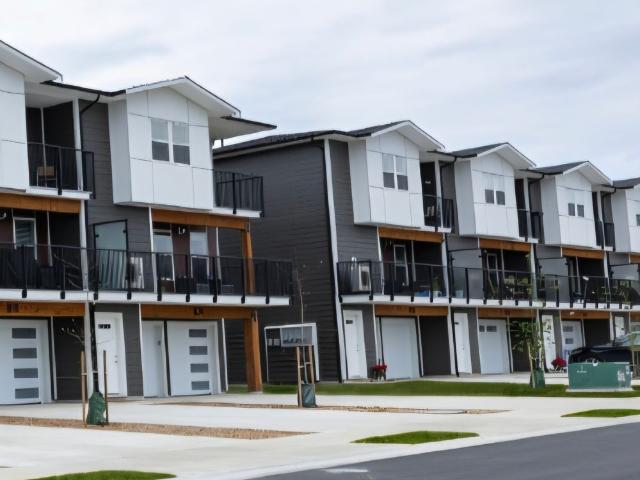 3br – Beautiful New Townhouse Near Golf course