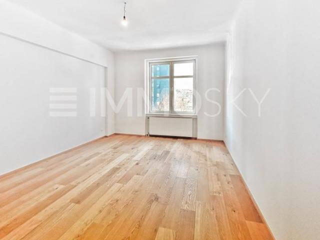 Stilvoll in neuem Glanz 3m hohe Räume nahe Millennium City!